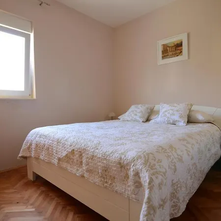Emi Apartman *